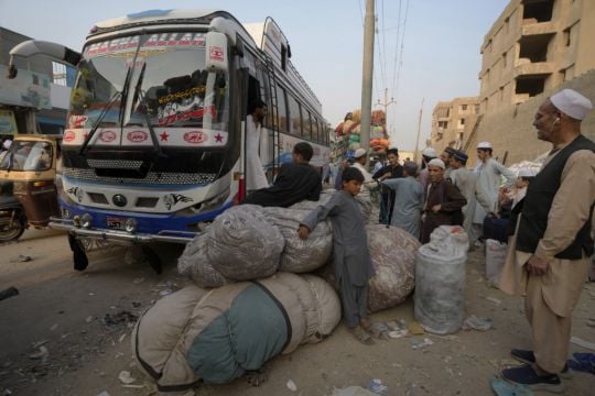 Thousands Of Afghans Leave Pakistan Ahead Of Deportation Threat Deadline