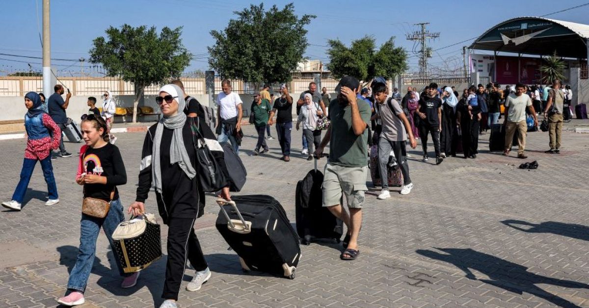 Владелец ирландского паспорта на контрольно-пропускном пункте Рафах надеется вскоре покинуть сектор Газа