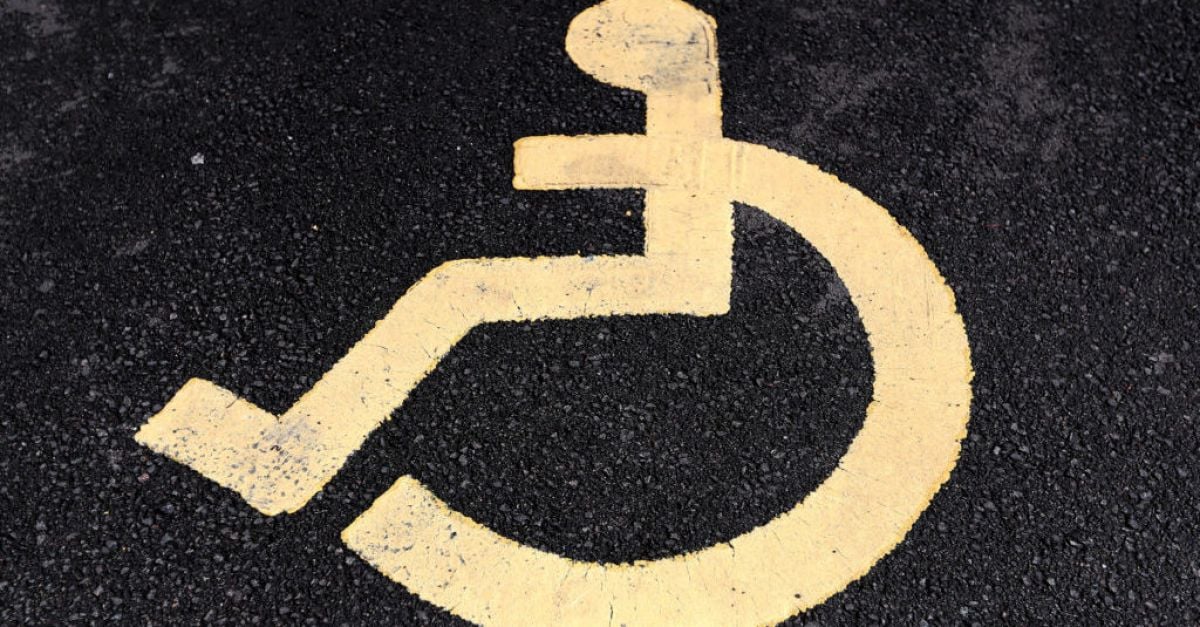 Оспорването на медицинските критерии за разрешително за паркиране за хора с увреждания е уредено