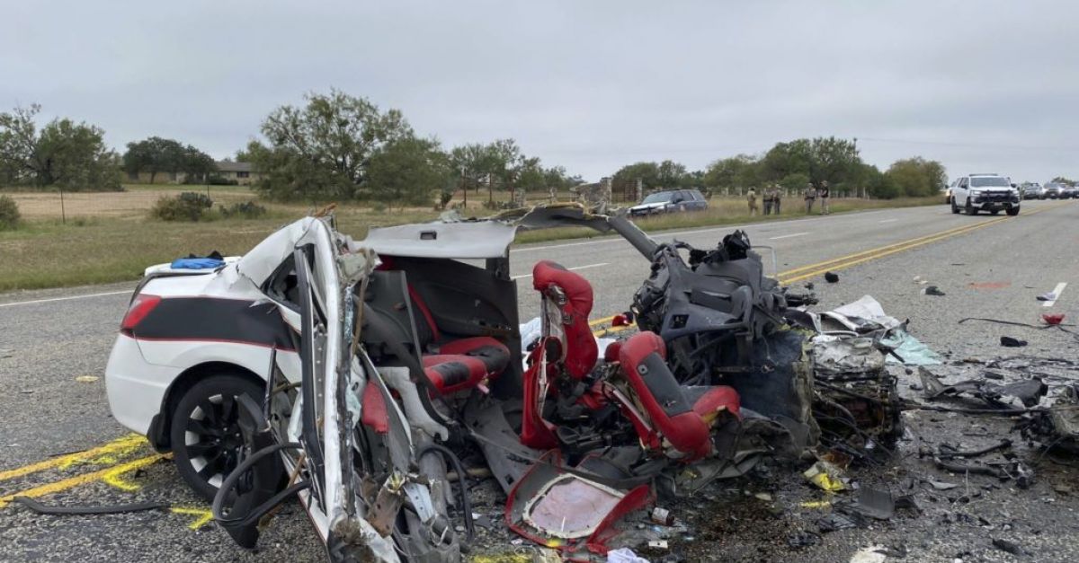 Eight dead in crash after police chased a suspected human smuggler in Texas