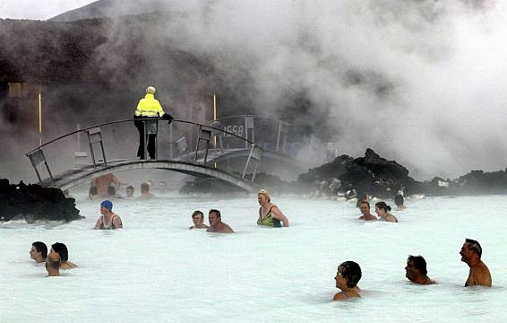 Iceland’s Blue Lagoon Spa Closes As Earthquakes Prompt Volcanic Eruption Fears