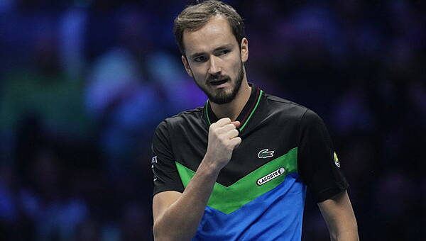 Roscommon Herald — Daniil Medvedev reaches last four in Turin with victory over Alexander Zverev - Vimarsana News