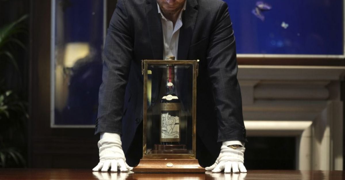 Бутылка шотландского виски продана на аукционе за рекордную цену