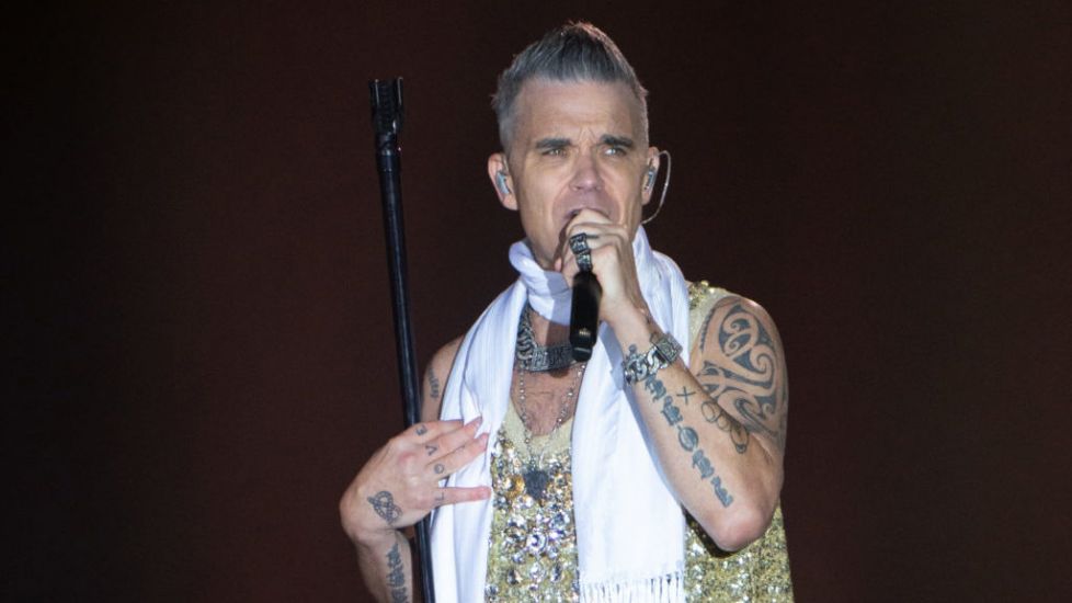 Robbie Williams Fan Dies After Falling At His Sydney Show