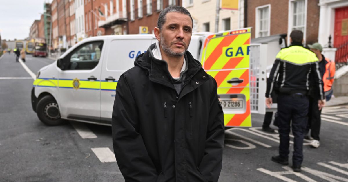Шофьор на доставка, който попречи на атаката в Дъблин, се моли за тежко раненото момиче