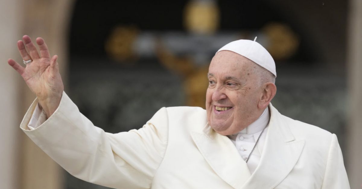 Папа Франциск е на преглед в болница, след като се разболя от грип