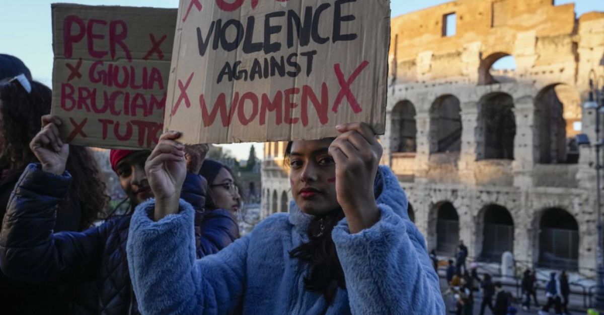 Хиляди се събраха в Италия, за да призоват за действия срещу насилието срещу жени