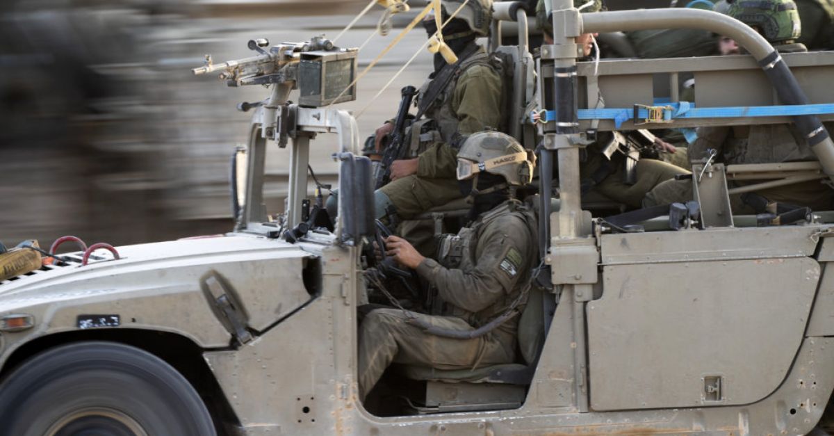Бойците на Хамас освободиха още 17 заложници включително 14 израелци