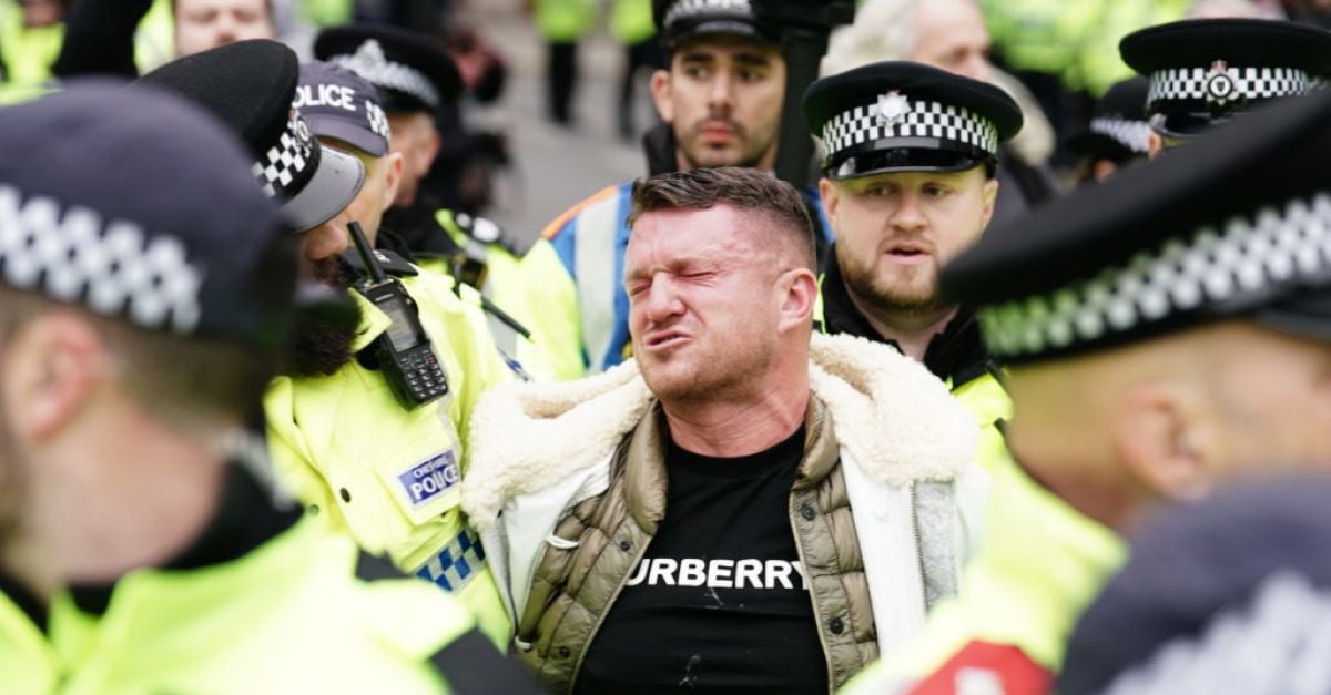 Томи Робинсън беше напръскан от полицията по време на арест по време на марш срещу антисемитизма