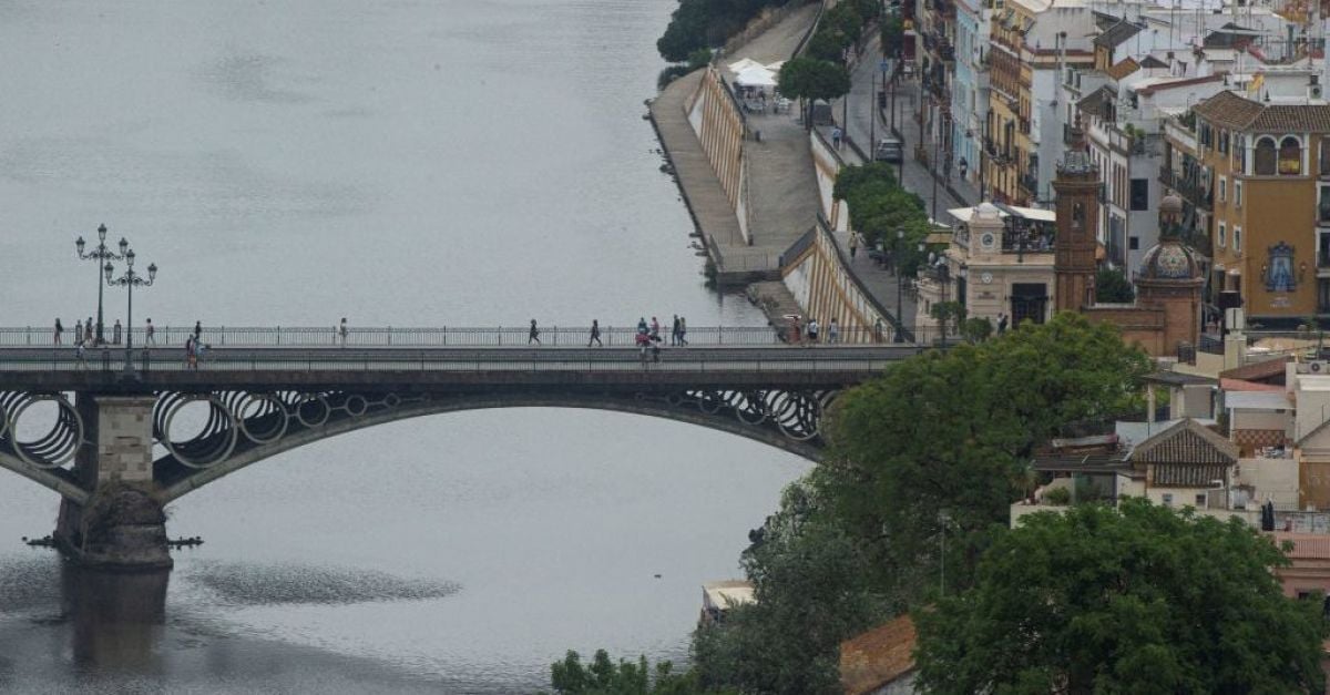 Un touriste irlandais est mort en Espagne après être tombé d’un pont dans une rivière