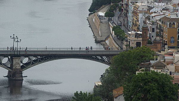 Laois Nationalist — Irish tourist dies in Spain after falling off a bridge into a river - Vimarsana News