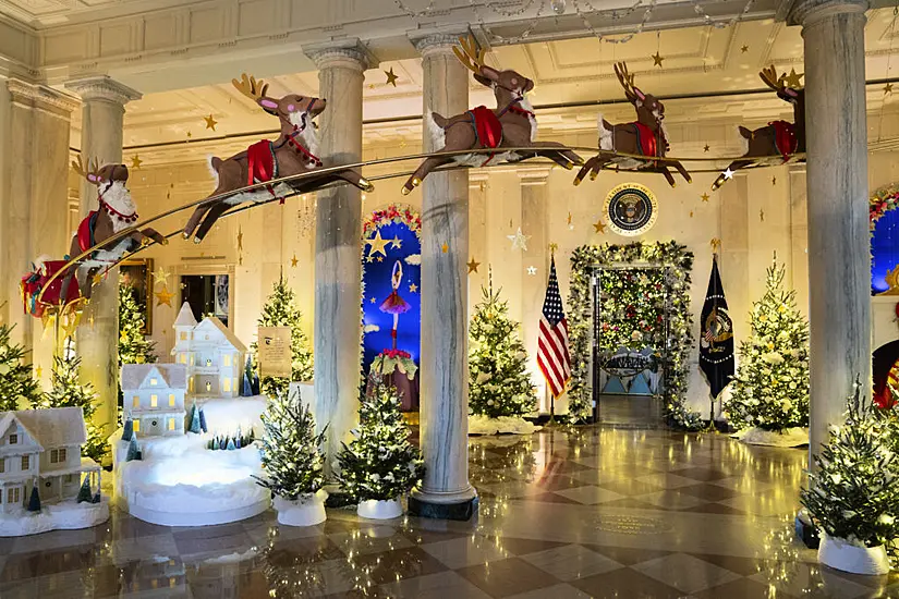 White House Spruced Up For Festive Season