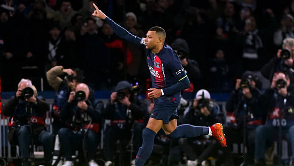 Late Mbappe penalty denies Magpies victory 