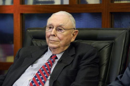Warren Buffett Ally Charlie Munger Dies Aged 99
