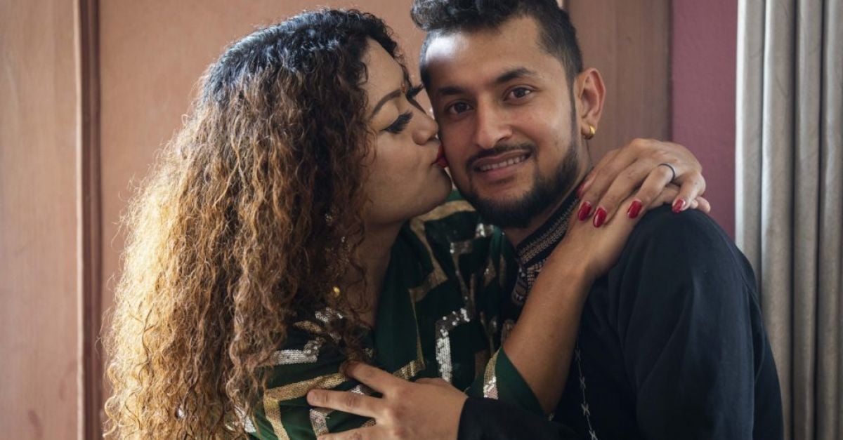 Гей двойка в Непал стана първата в нацията която получи