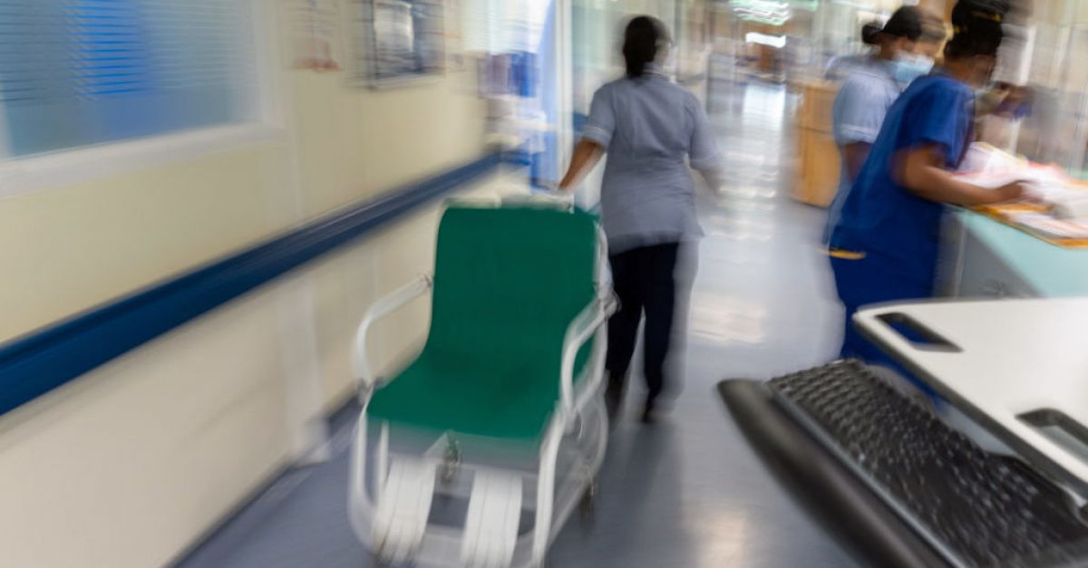 Повече от една четвърт от населението на Северна Ирландия е в списъци на чакащи в болници