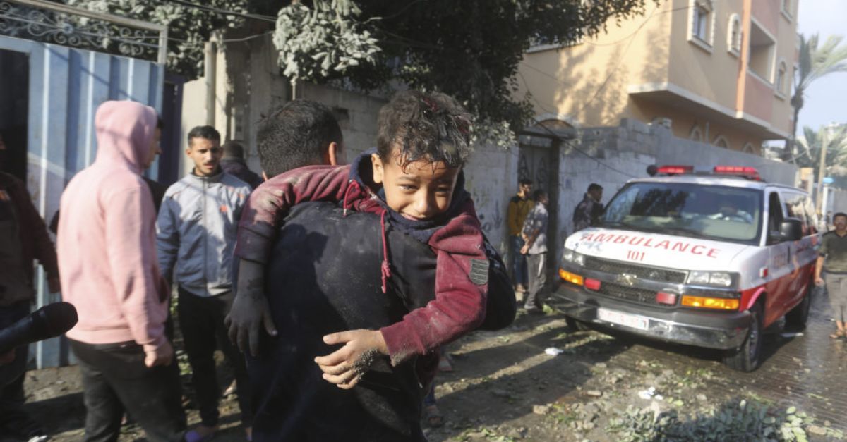 Израел призовава цивилните да напуснат домовете си в Газа, тъй като войната с Хамас се възобновява