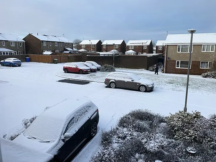 Heavy Snow Hits Flights As Temperatures Plunge Across Uk