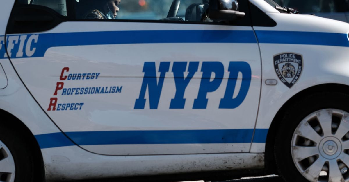 Мъж намушка четирима до смърт в Куинс в Ню Йорк, полицията го застреля