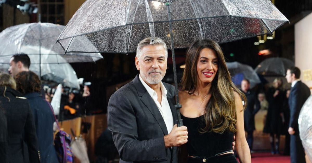 Джордж и Амал Клуни се пребориха с британските бури докато