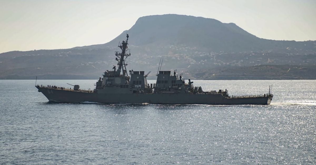Три търговски кораба и военен кораб на САЩ участваха в нападението на хусите в Червено море