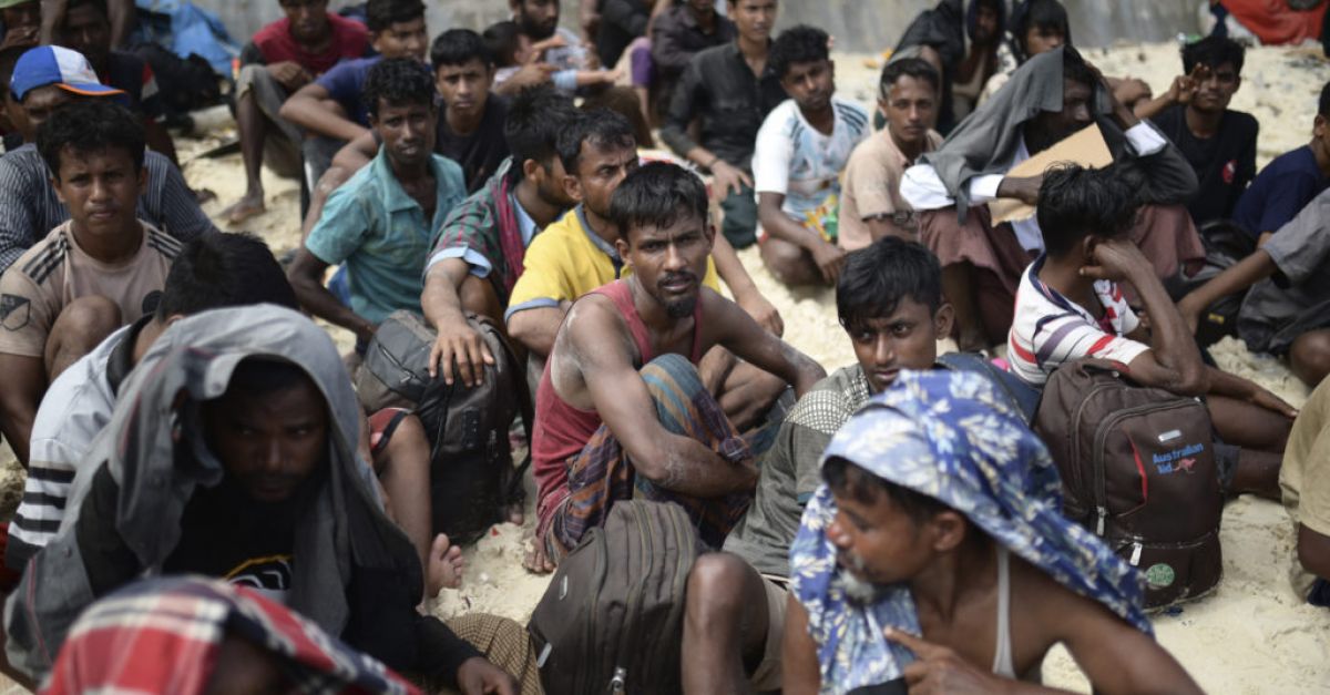 400 мюсюлмани рохинги на борда на две лодки, плаващи в Андаманско море