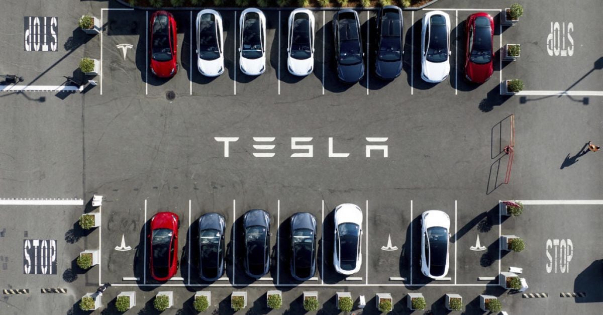 Tesla отмени отдавна обещаната евтина кола, на която инвеститорите разчитаха