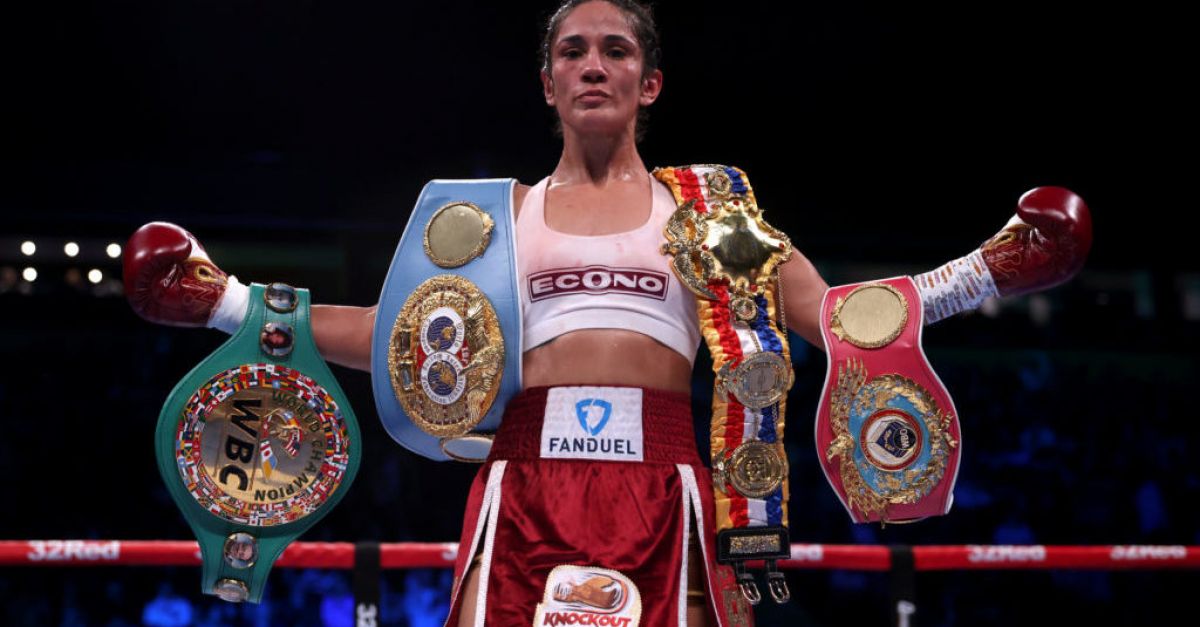 Аманда Серано се отказва от титлата си на WBC в редица от дължината на битката