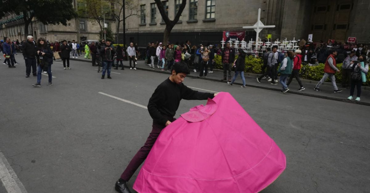 Върховният съд на Мексико отмени в сряда забраната за коридата от