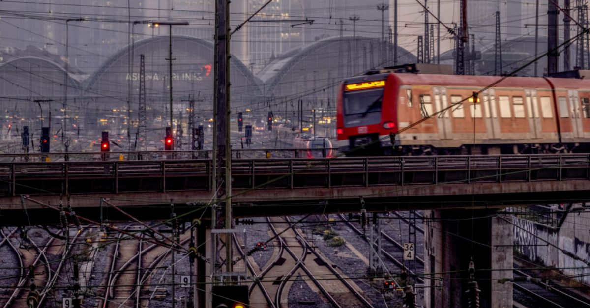Синдикат представляващ машинистите на влакове в Германия започна 24 часова стачка