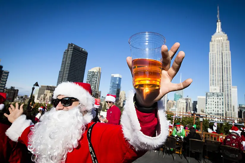 Thousands Of Revellers Descend On Nyc For Annual Santa-Themed Bar Crawl Santacon