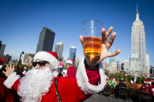 Thousands Of Revellers Descend On Nyc For Annual Santa-Themed Bar Crawl Santacon