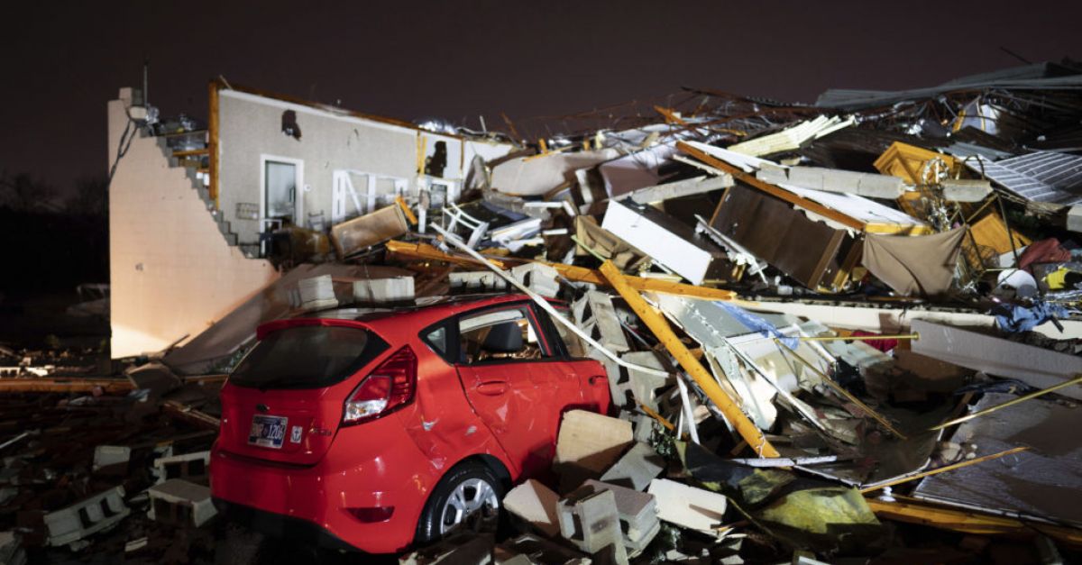 Шестима души загинаха при бури, връхлетящи Тенеси