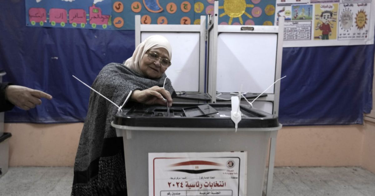 Египтяните гласуват на избори, които дават на Ел-Сиси още шест години като президент