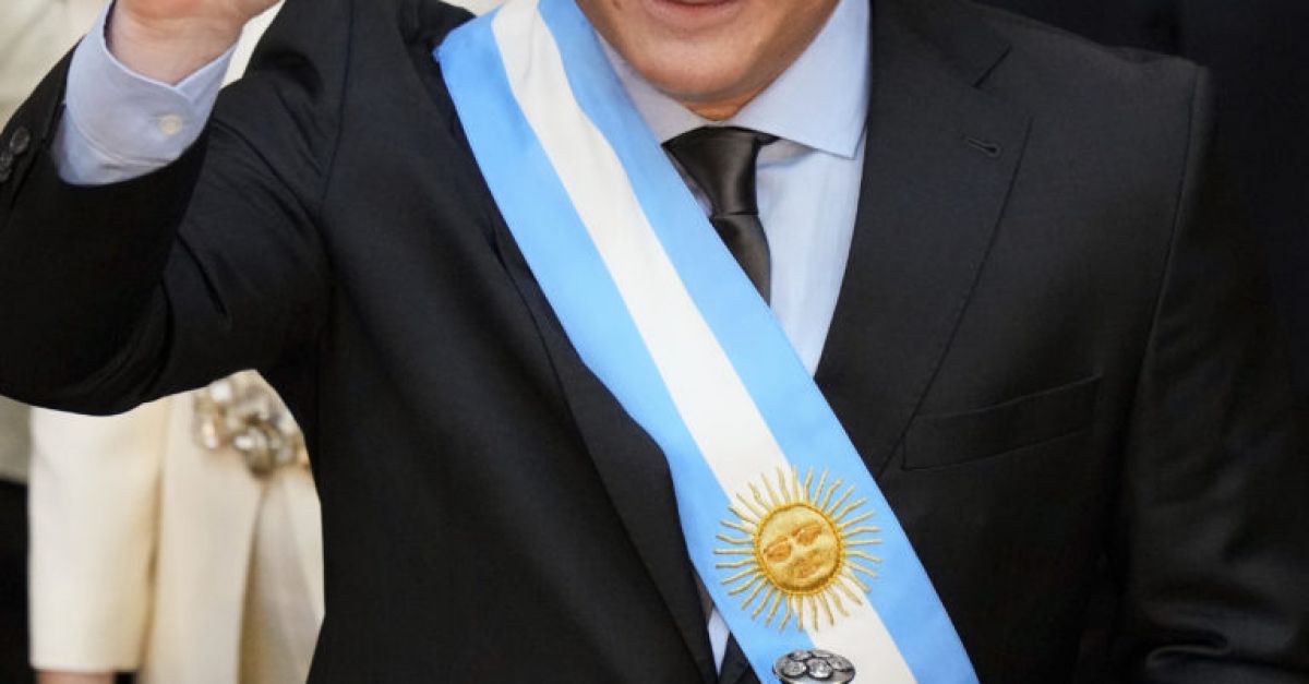 Десният икономист Хавиер Милей положи клетва като президент на Аржентина