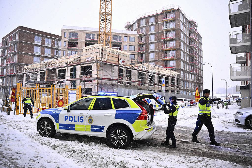 All five injured in building site lift crash have died, say Swedish authorities