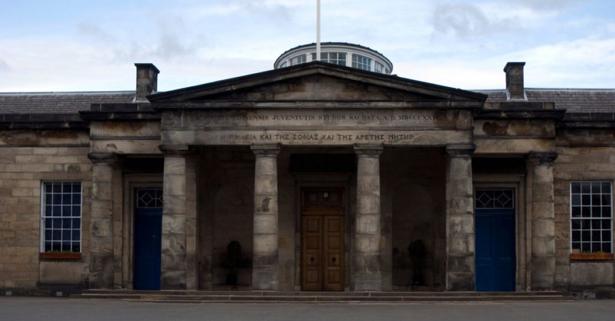 Петима мъже са арестувани за предполагаемо нескорошно насилие в Академията в Единбург