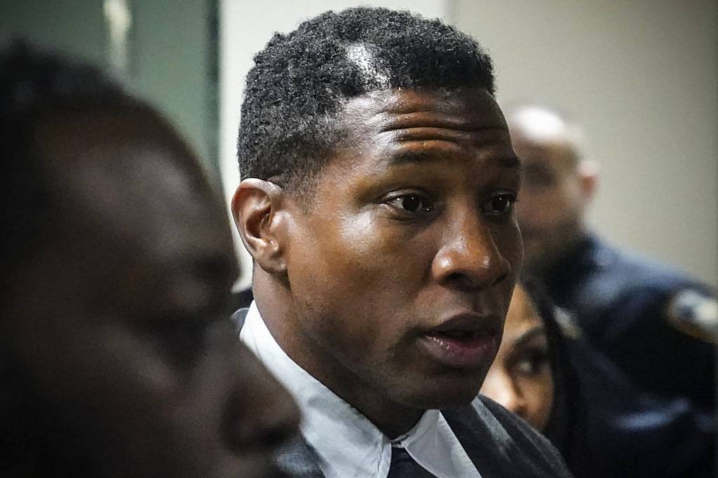 Jurors hear closing arguments in domestic violence trial of Jonathan Majors