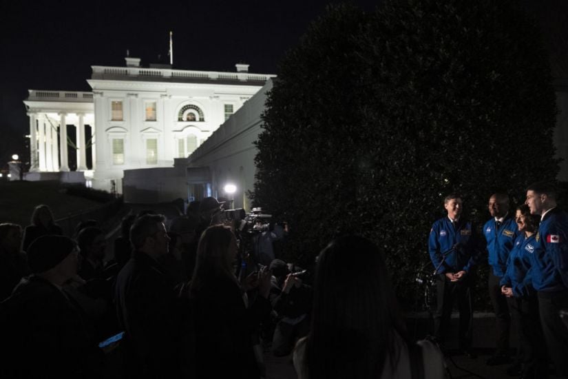Biden Hosts Nasa Astronauts Aiming To Fly Around The Moon
