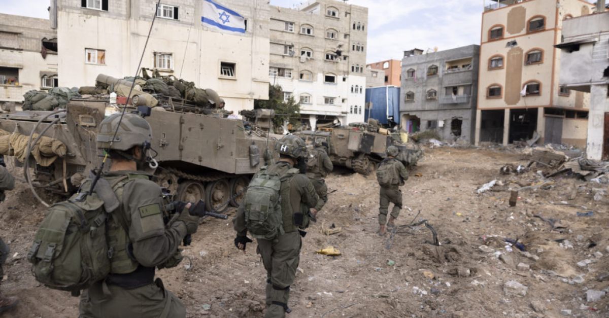 Израелската армия в петък по погрешка уби трима израелски заложници