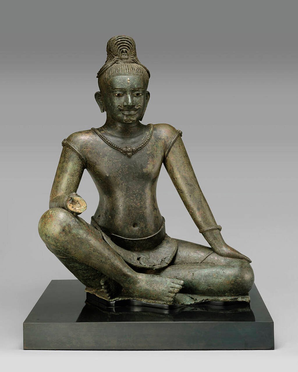 Cambodia welcomes return of artefacts linked to US collector