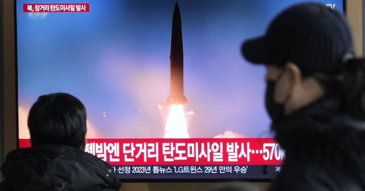 Северна Корея изстреля междуконтинентална балистична ракета ICBM в морето в