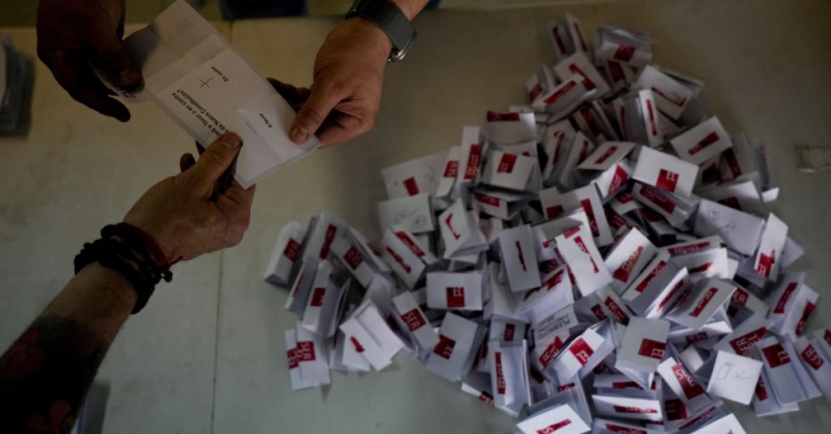 Чилийските гласоподаватели отхвърлиха консервативната конституция