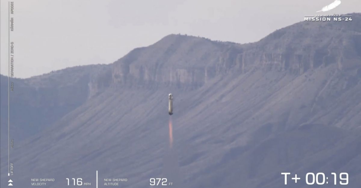 Космическата компания на Джеф Безос успешно изстреля ракета носеща експерименти