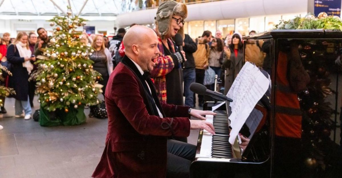 Jo Brand et Tom Allen interprètent « Fairytale Of New York » dans l’émission spéciale The Piano