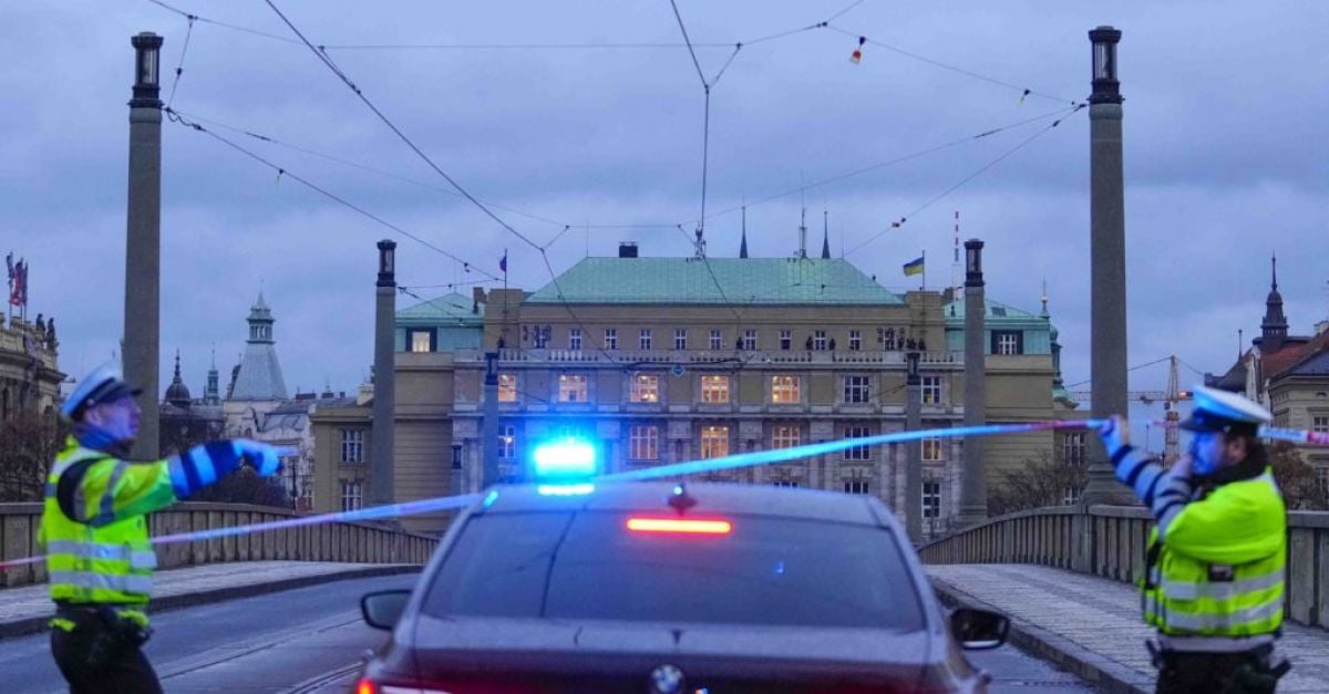 Стрелба в центъра на Прага остави няколко убити и десетки ранени