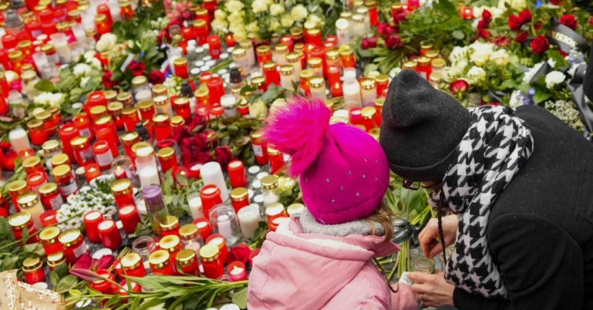 Чехи скърбят за жертвите на най-тежката масова стрелба в историята на страната