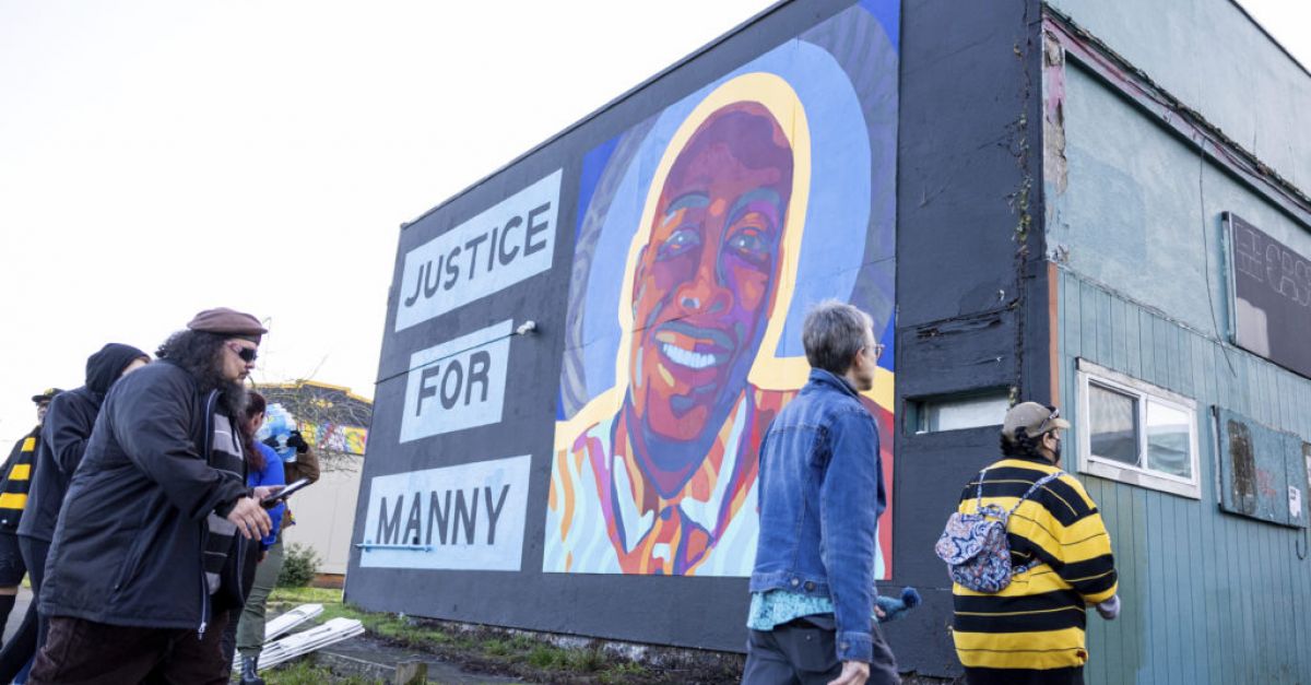 Съдебните заседатели в САЩ оправдаха полицаи за смъртта на чернокож Мануел Елис