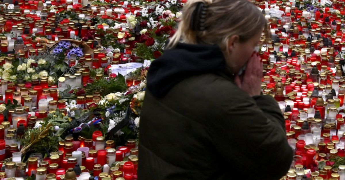 Чехия провежда ден на траур за жертвите на стрелбата в Прага