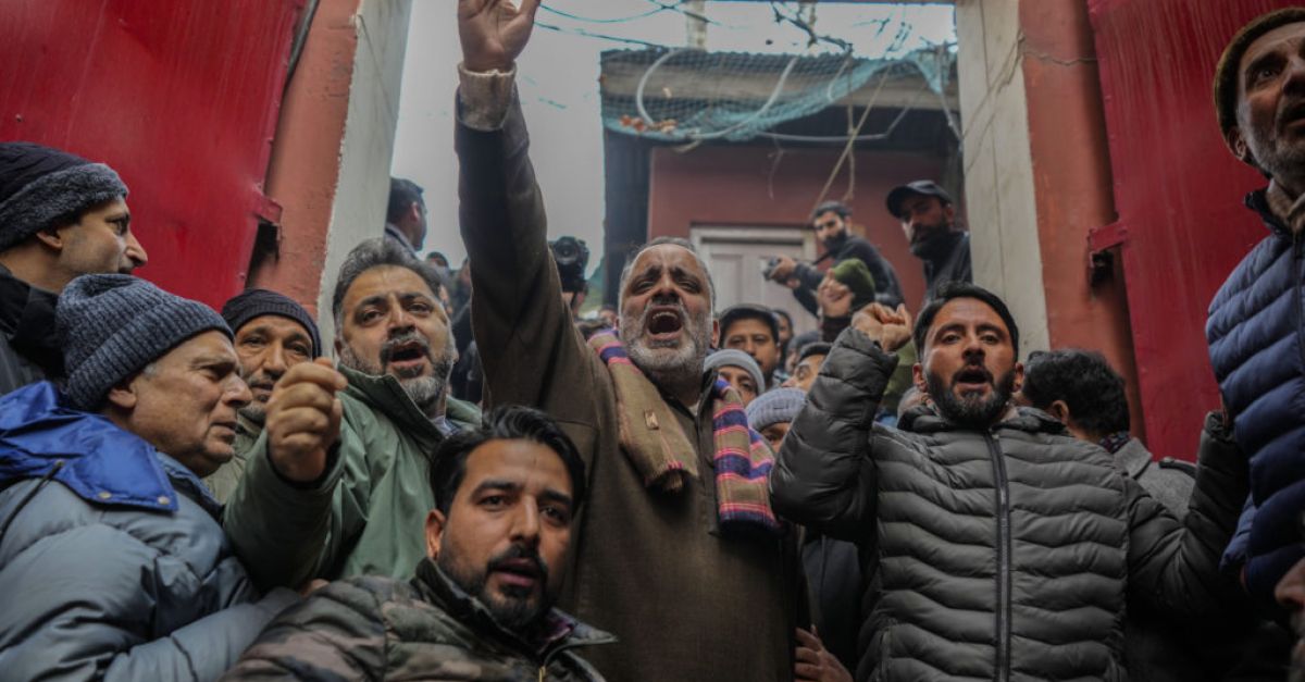 Гневът се разпространява в отдалечени части на контролирания от Индия